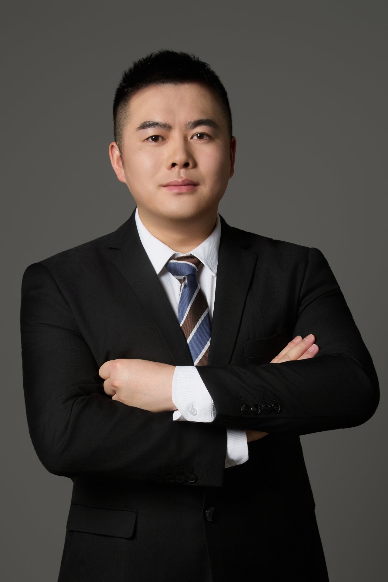 外贸小杭哥本人形象照